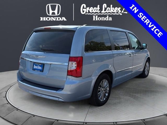 Used 2016 Chrysler Town & Country Touring-L FWD image 6