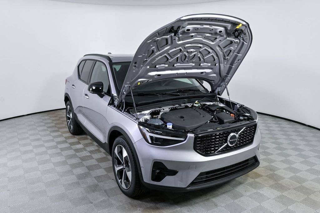 New 2026 Volvo XC40 B5 Plus w/ Protection Package Premier AWD/4WD image 32