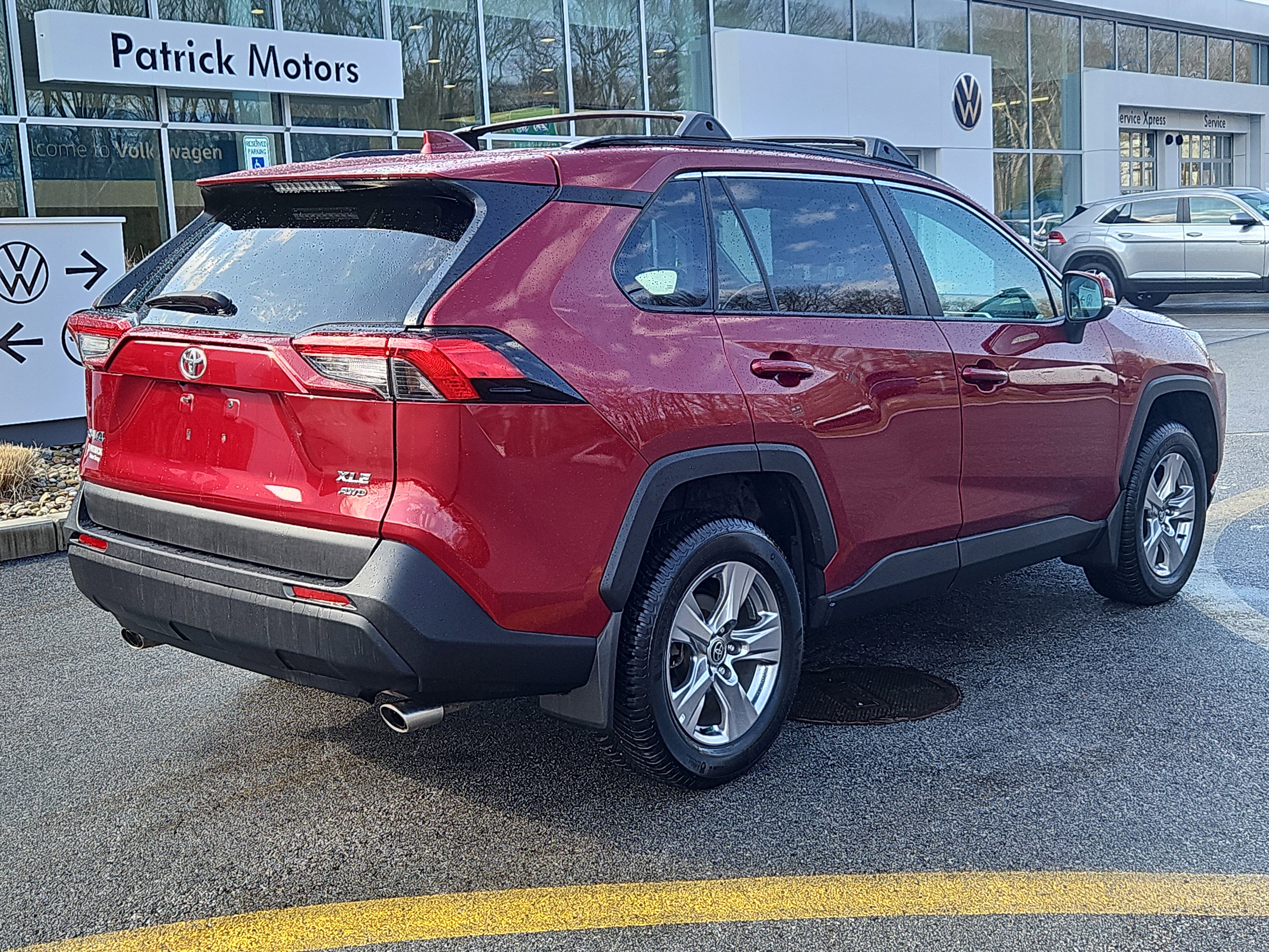 Used 2022 Toyota RAV4 XLE w/ Convenience Package image 2