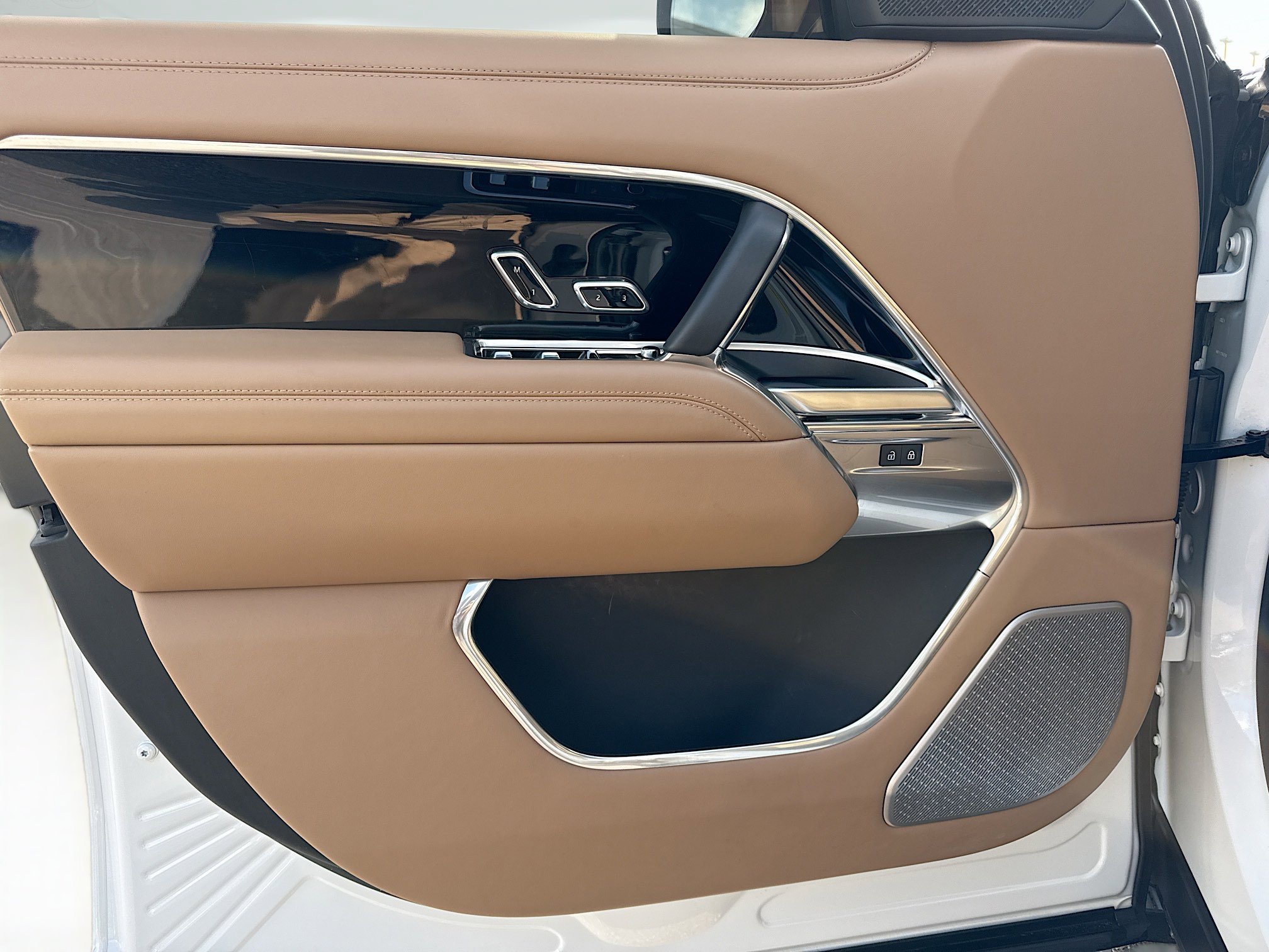 Used 2025 Land Rover Range Rover Long Wheelbase Autobiography image 22