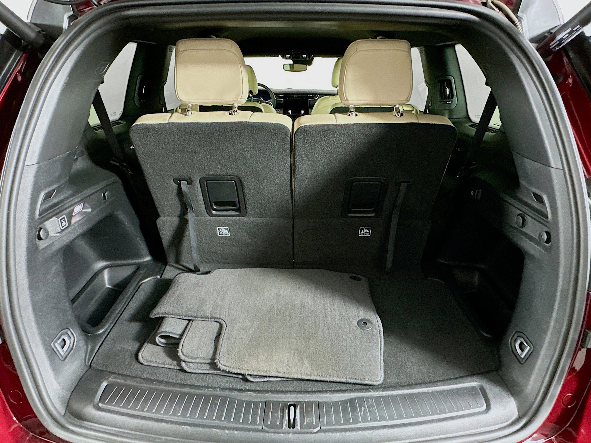 Used 2023 Jeep Grand Cherokee L Limited w/ Black Appearance Package image 30