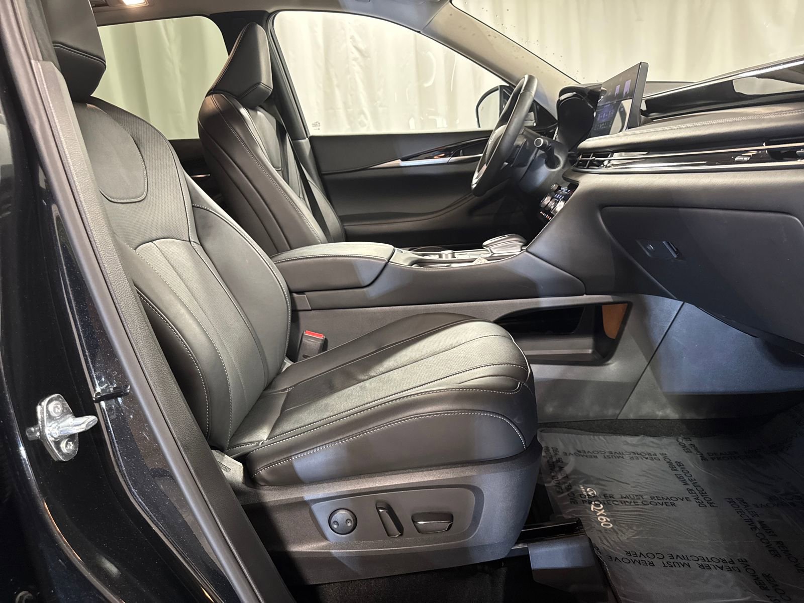 Certified 2025 INFINITI QX60 Pure image 28