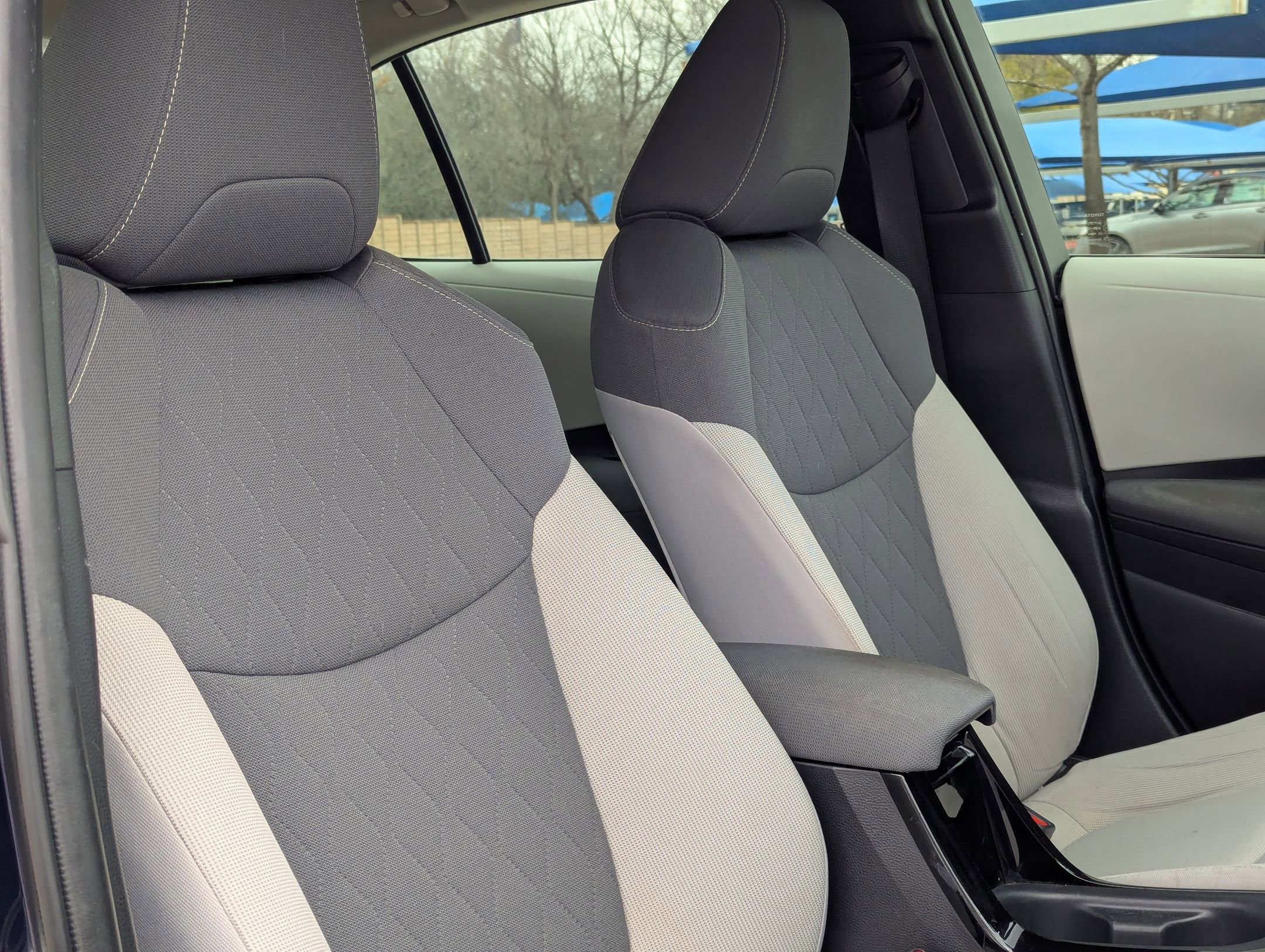 Used 2021 Toyota Corolla LE w/ Carpet Mat Package (TMS) image 30