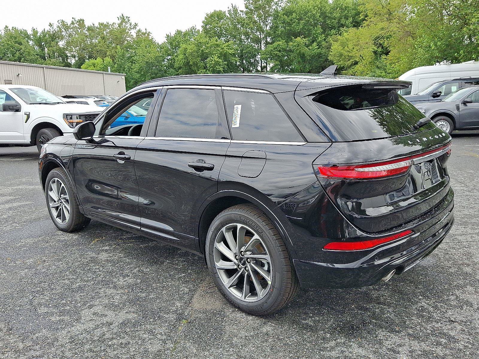 New 2025 Lincoln Corsair Grand Touring image 4