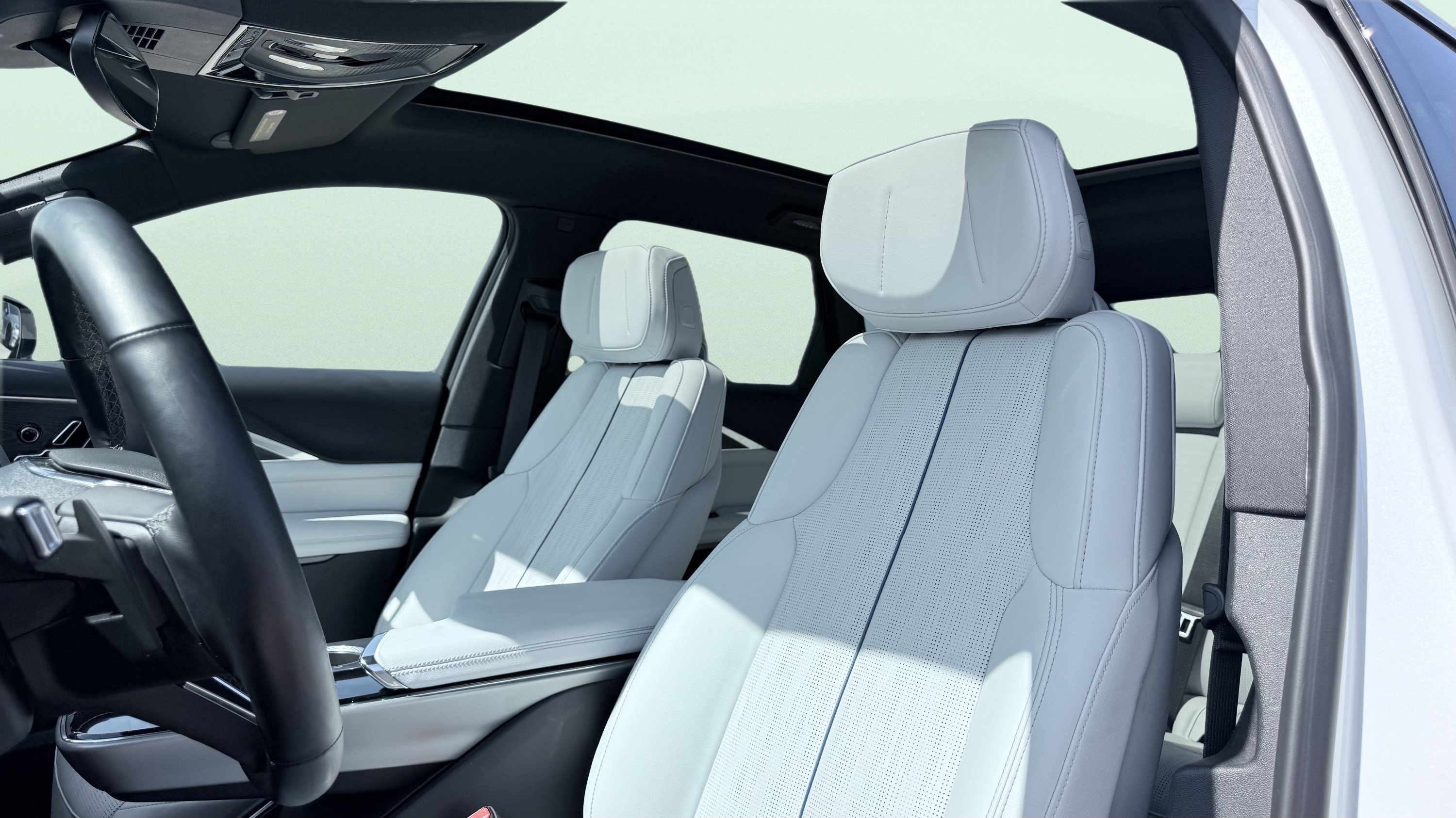 Used 2024 Cadillac Lyriq Luxury RWD image 31