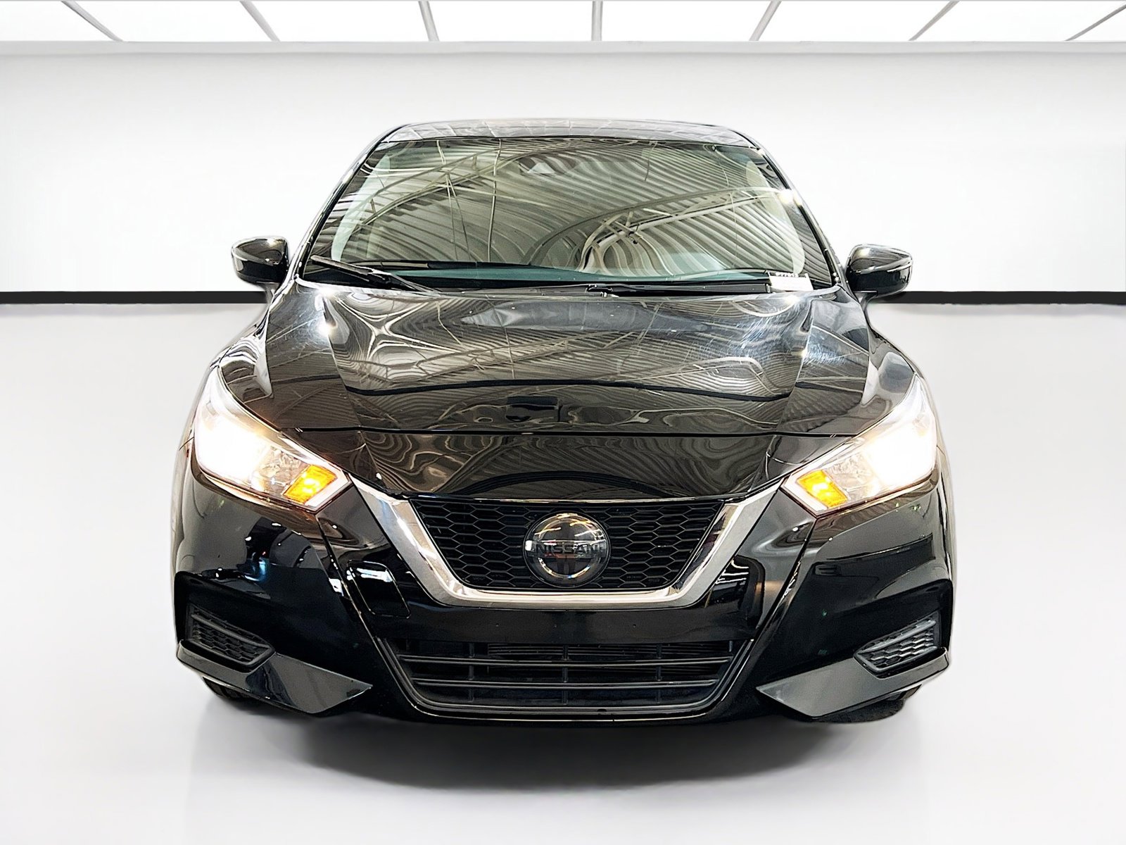 Used 2021 Nissan Versa S FWD image 2