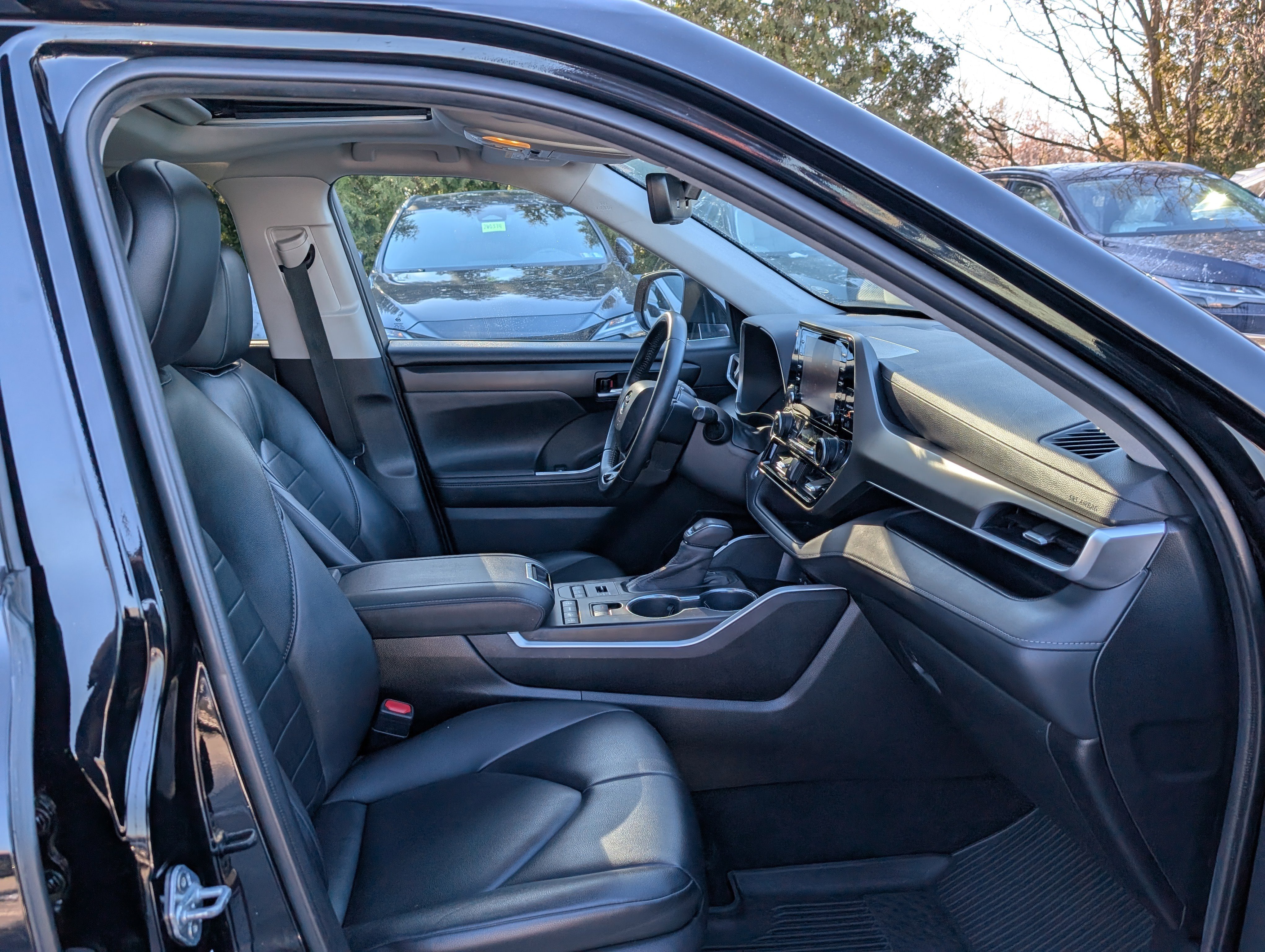 Used 2020 Toyota Highlander XLE w/ Protection Package #3 image 10