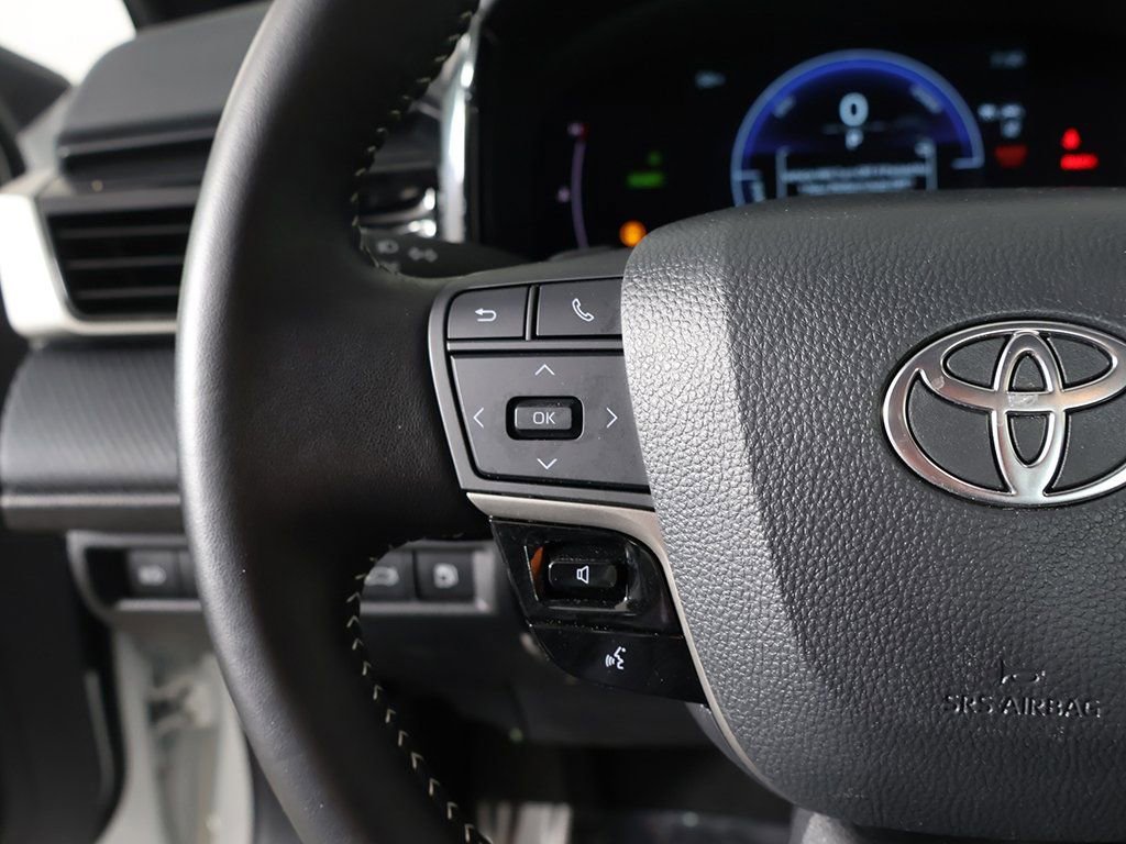 Used 2025 Toyota Camry SE image 36