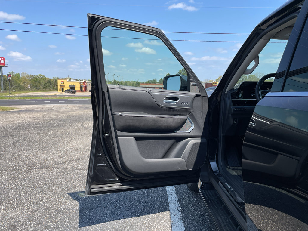 Used 2025 INFINITI QX80 Sensory image 8