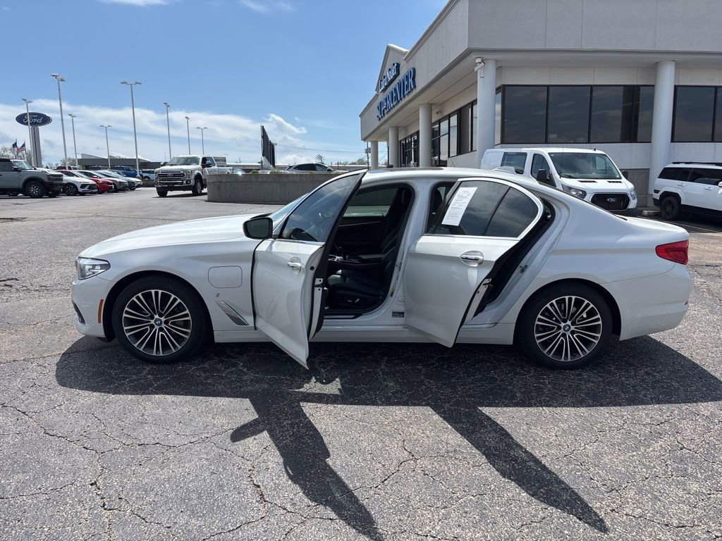 Used 2018 BMW 530e xDrive w/ Premium Package 2 image 4