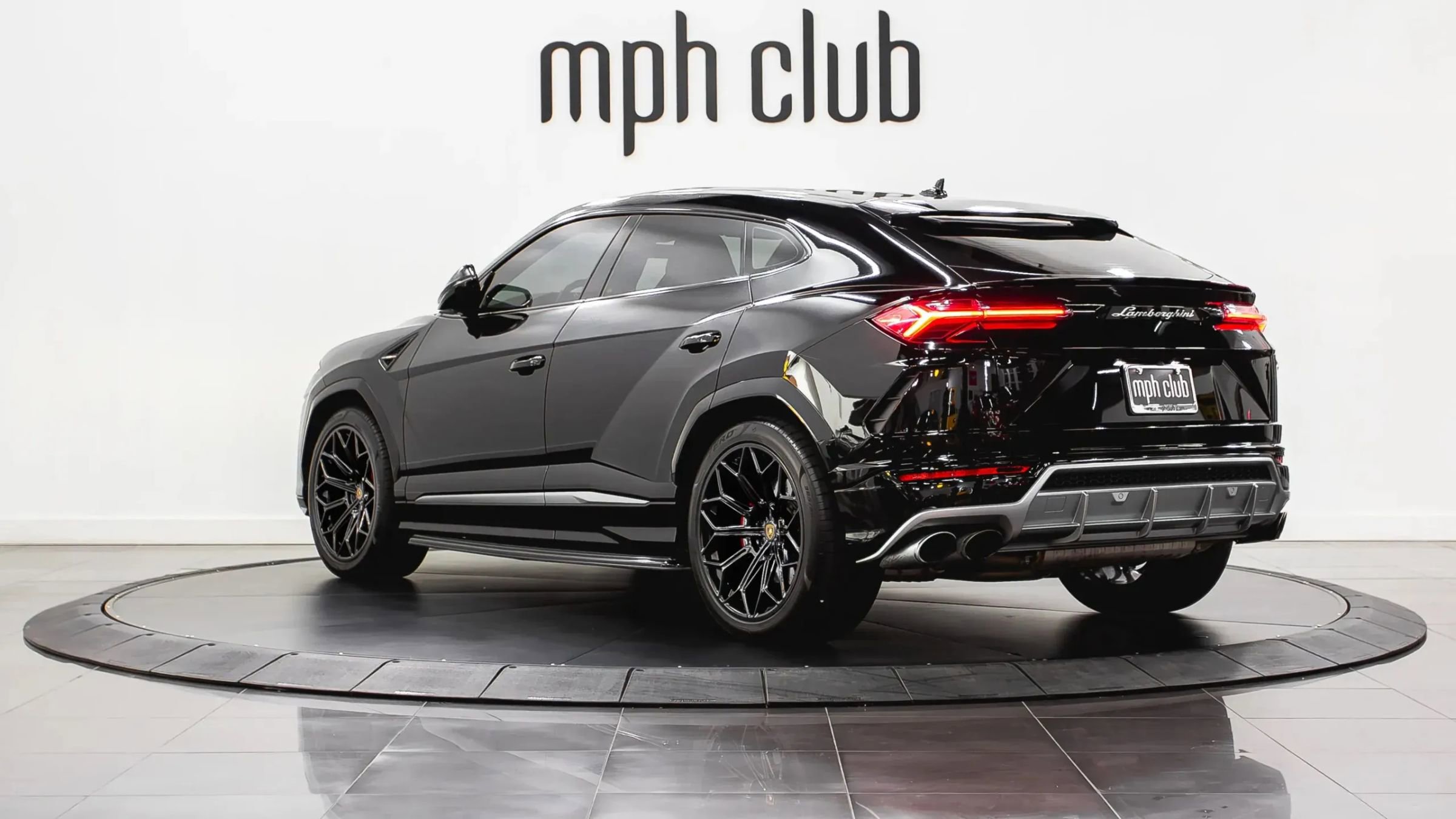 Used 2021 Lamborghini Urus image 4
