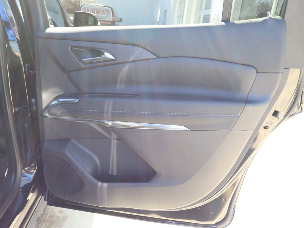 New 2026 Chevrolet Traverse LT w/ Sun and Wheel Package FWD image 34