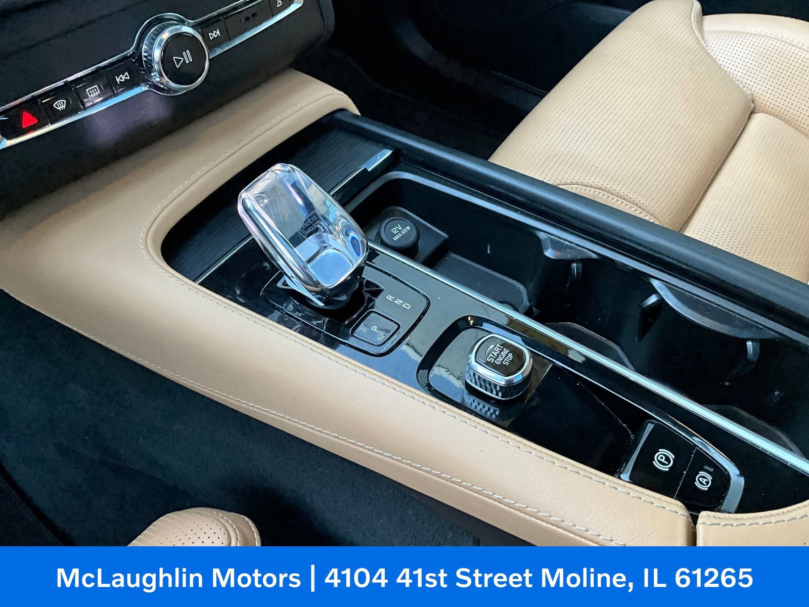 Certified 2023 Volvo XC90 B6 Ultimate w/ Protection Package Premier image 28