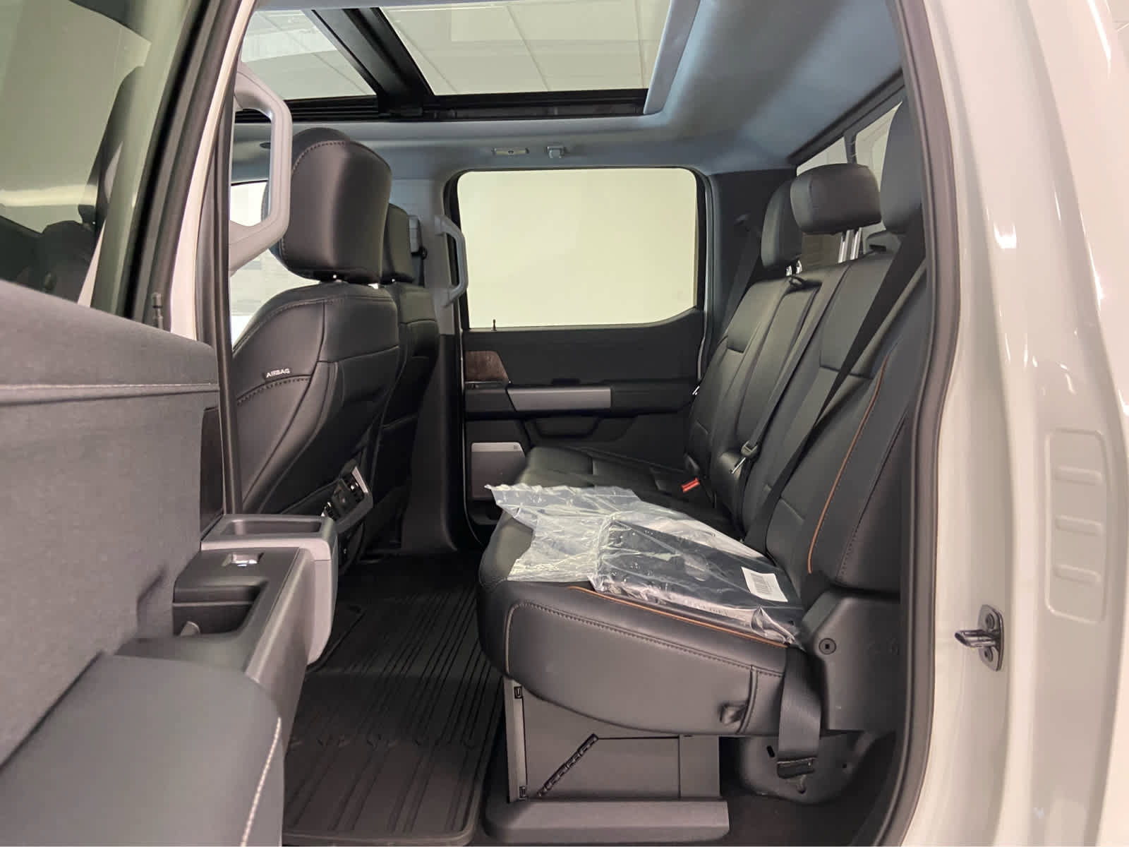 New 2026 Ford F350 Lariat w/ Black Appearance Package image 17