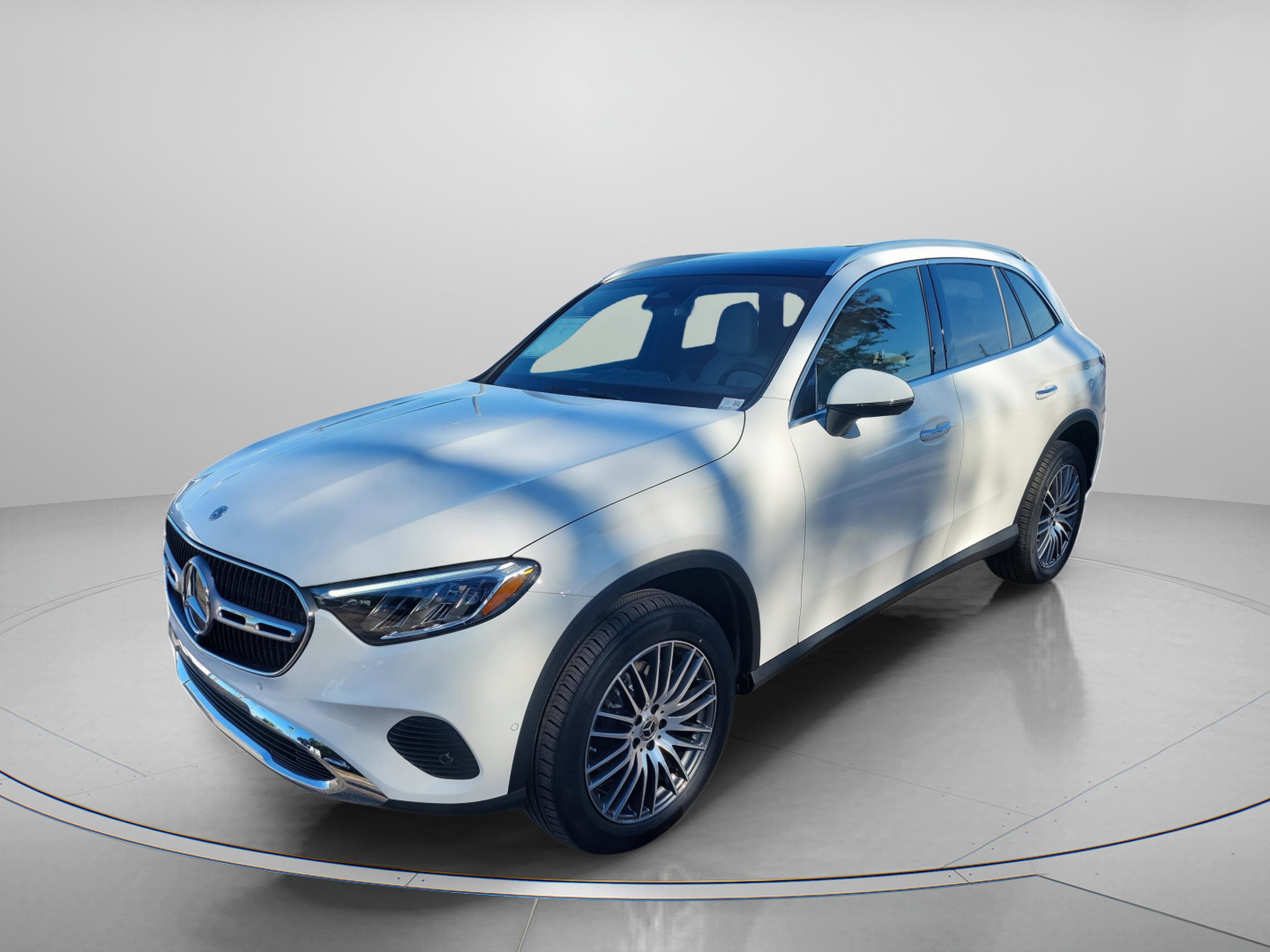 Certified 2026 Mercedes-Benz GLC 300 image 2