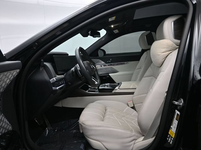 Used 2023 BMW 760i xDrive w/ Executive Package AWD/4WD image 20