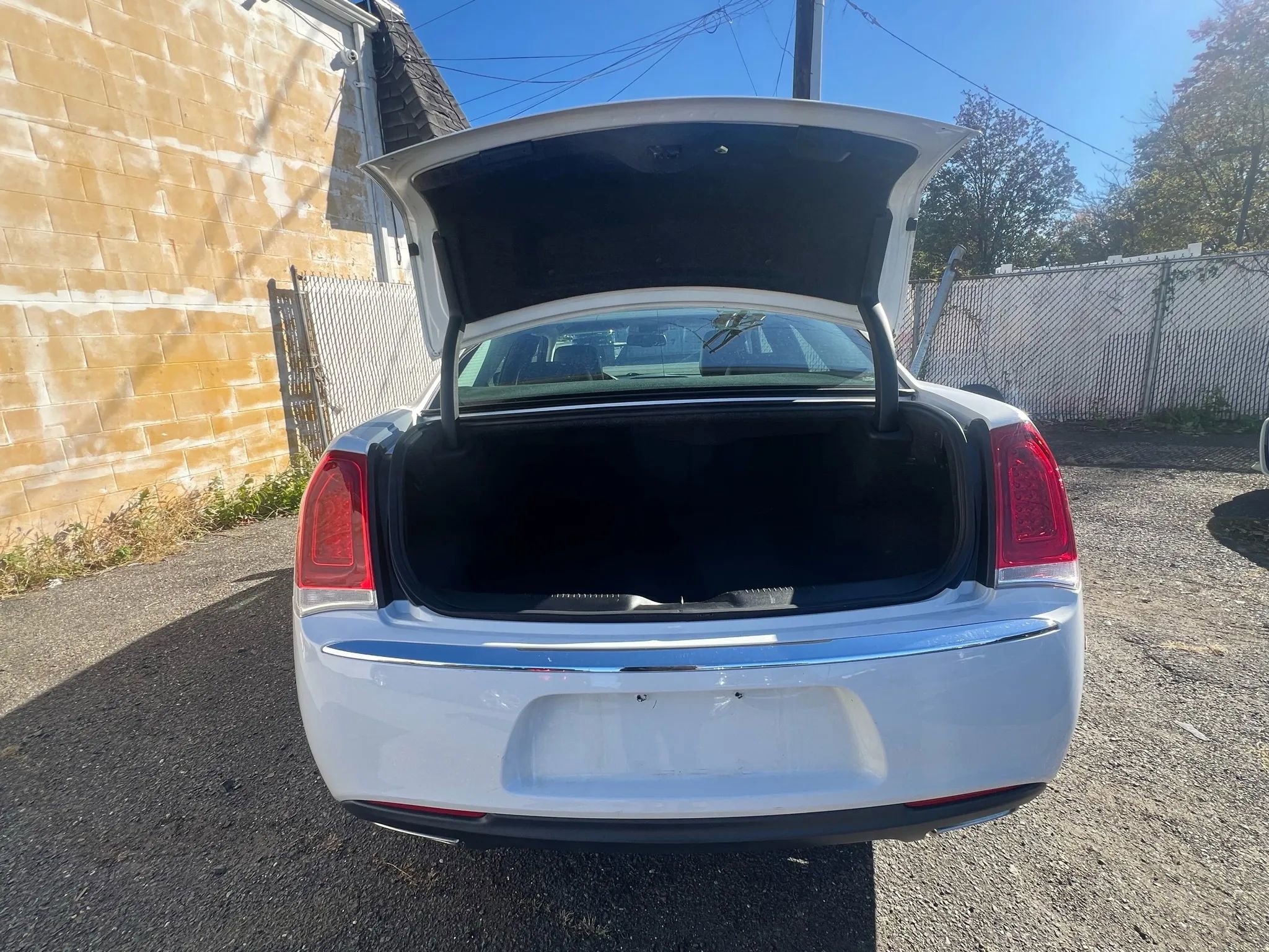 Used 2019 Chrysler 300 Touring L w/ Quick Order Package 22F image 9