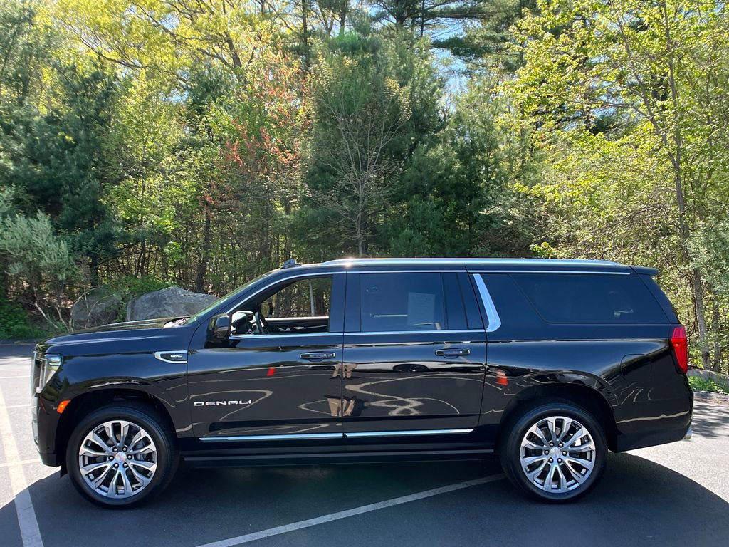 Used 2023 GMC Yukon XL Denali w/ Denali Reserve Package AWD/4WD image 2