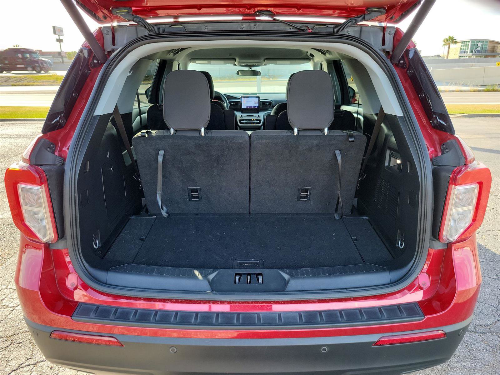 Used 2023 Ford Explorer XLT image 24