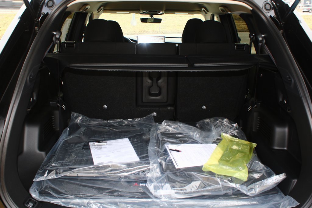 New 2026 Mitsubishi Outlander ES image 9