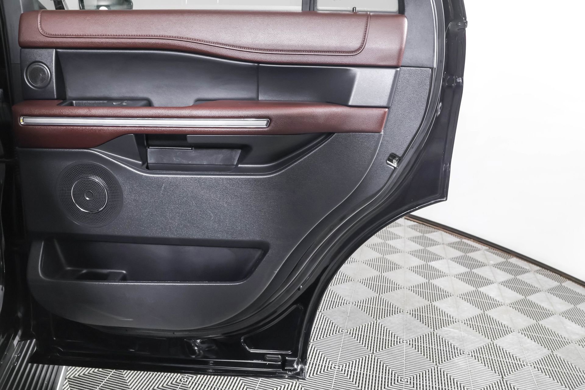 Used 2023 Ford Expedition Limited image 45