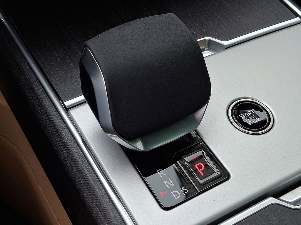 New 2026 Land Rover Range Rover SE image 12