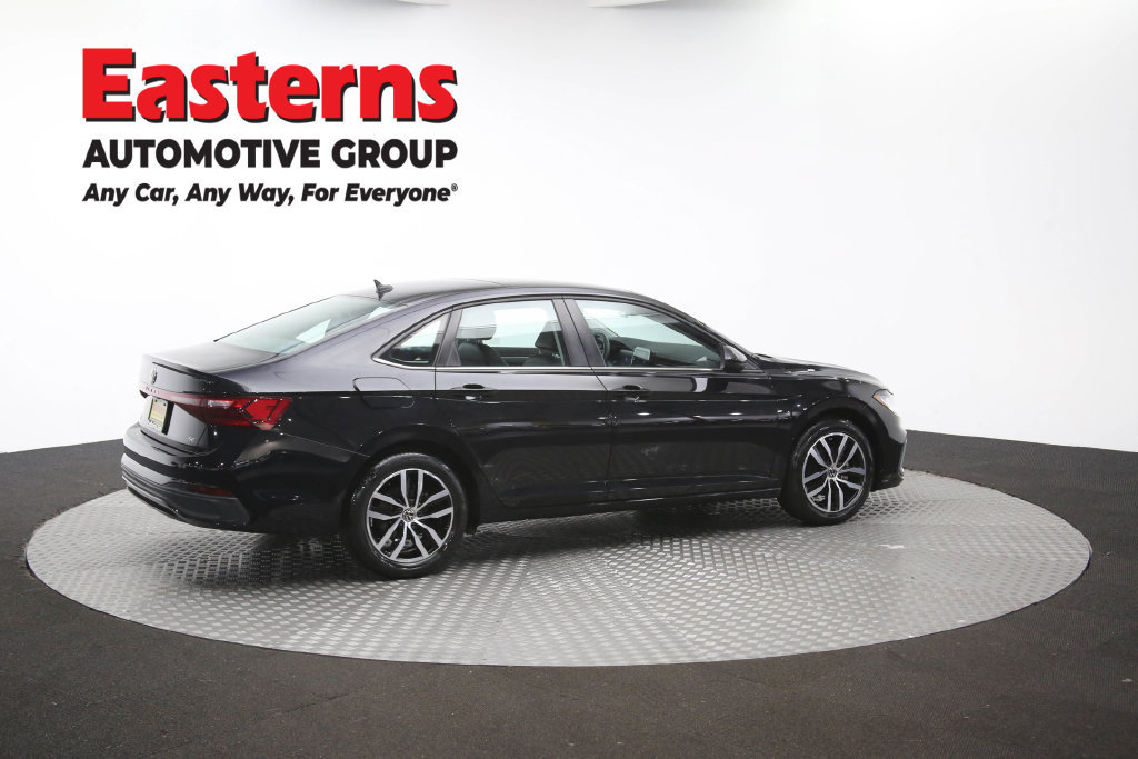 Used 2025 Volkswagen Jetta SE FWD image 43