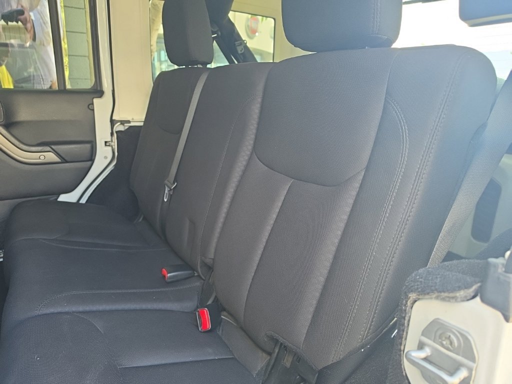 Used 2015 Jeep Wrangler Unlimited Sport w/ Quick Order Package 23S AWD/4WD image 10