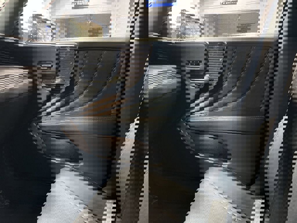 Used 2019 Lexus LS 500 AWD w/ Accessory Package (Z1) image 21