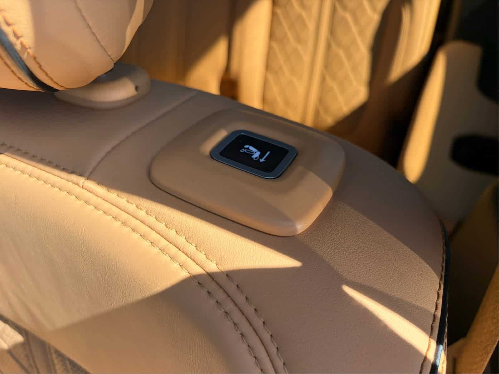 Used 2022 Jeep Grand Wagoneer Series III w/ Rear Seat Video Group 1 AWD/4WD image 29