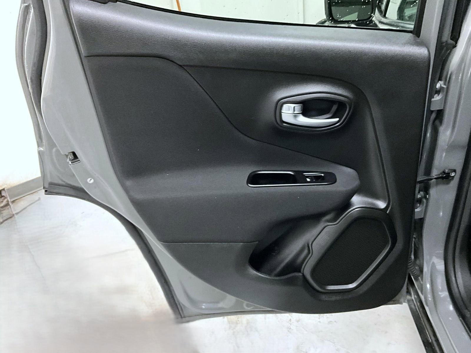 Used 2021 Jeep Renegade Latitude AWD/4WD image 21