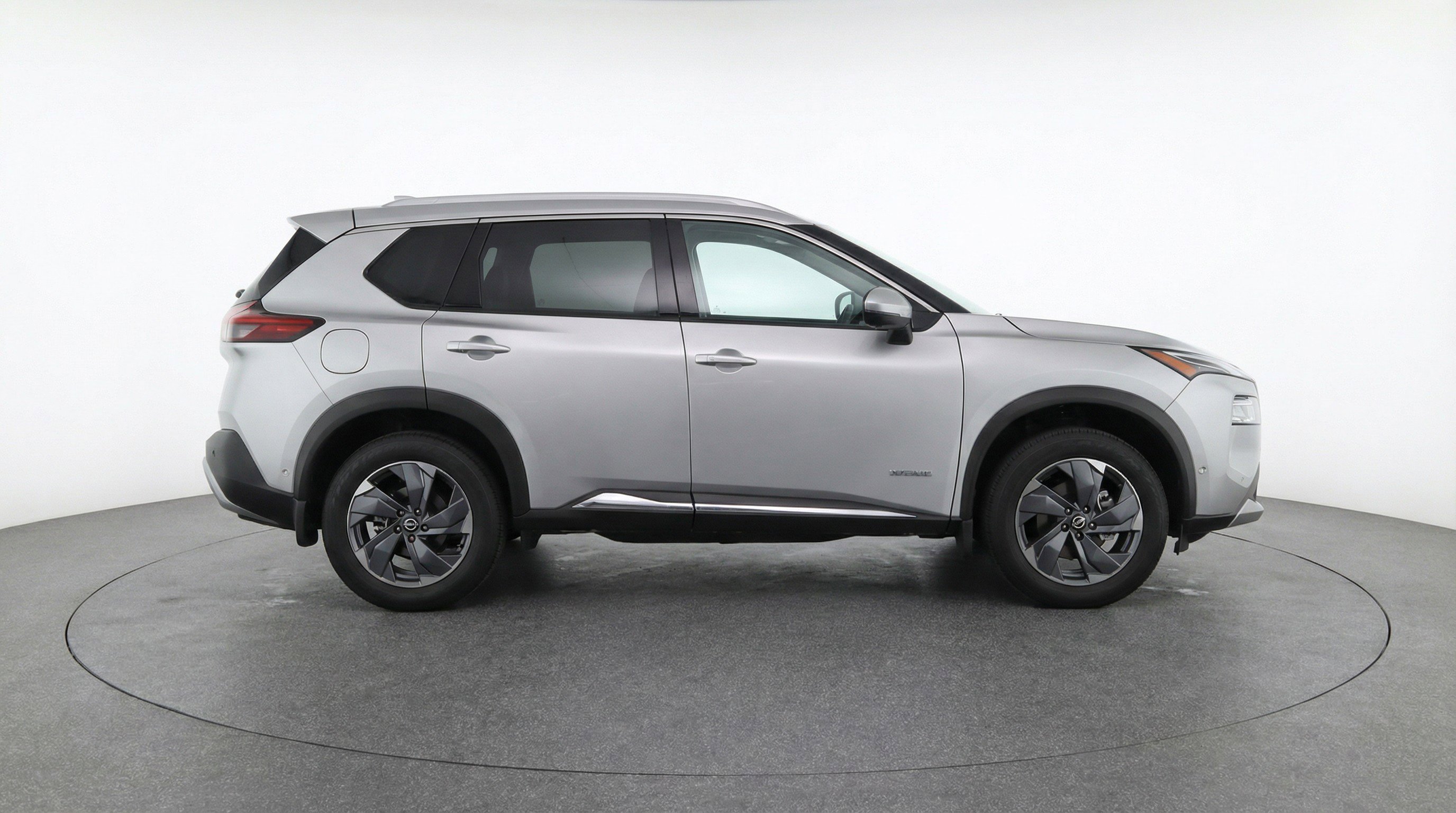 Used 2025 Nissan Rogue SV image 11