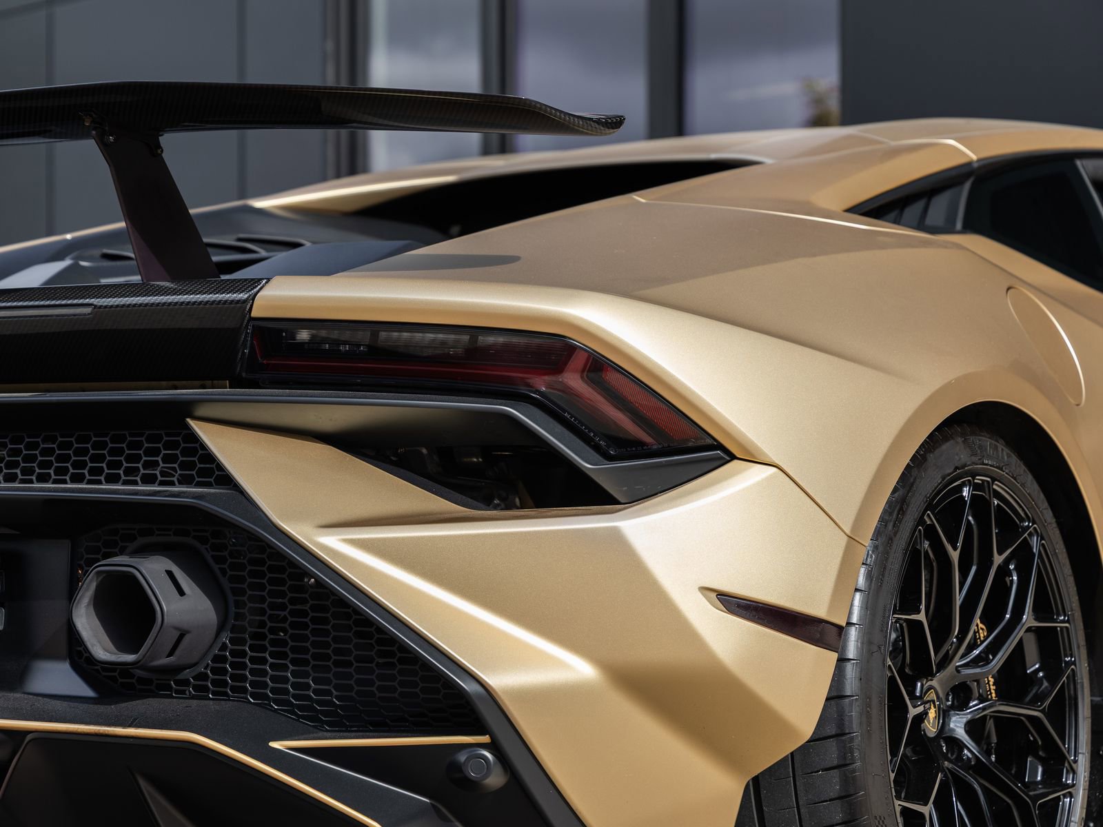 Used 2023 Lamborghini Huracan Tecnica RWD image 16