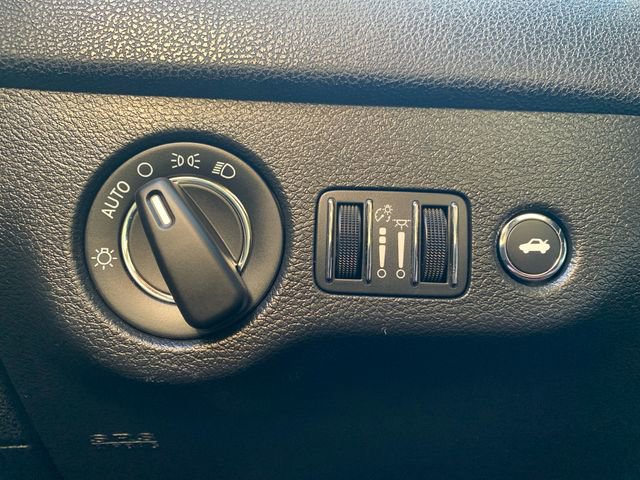 Used 2023 Chrysler 300 Touring w/ Sport Appearance Package image 25