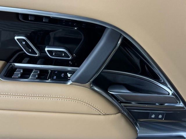 New 2025 Land Rover Range Rover SE image 14