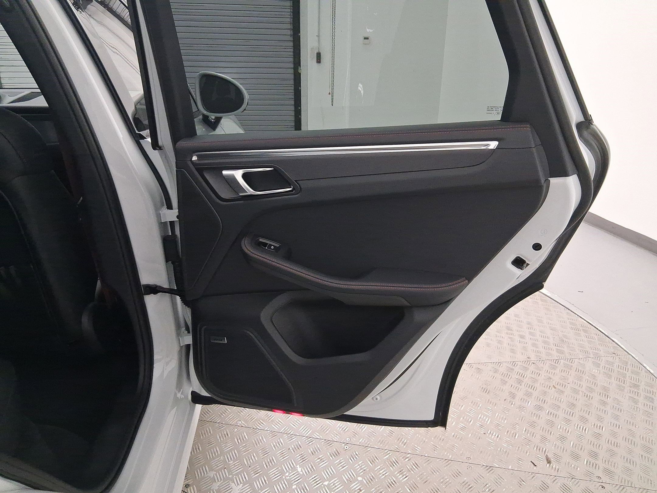 Certified 2025 Porsche Macan GTS image 36