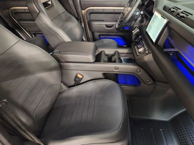 Used 2025 Land Rover Defender 110 image 3