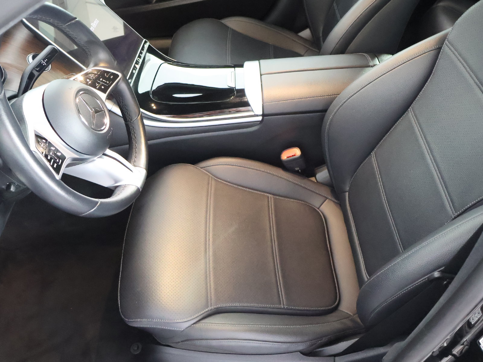 Used 2025 Mercedes-Benz C 300 4MATIC Sedan image 26