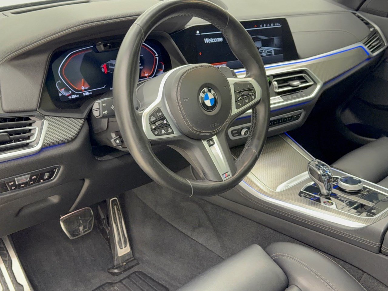 Used 2022 BMW X5 xDrive40i w/ M Sport Package AWD/4WD image 4