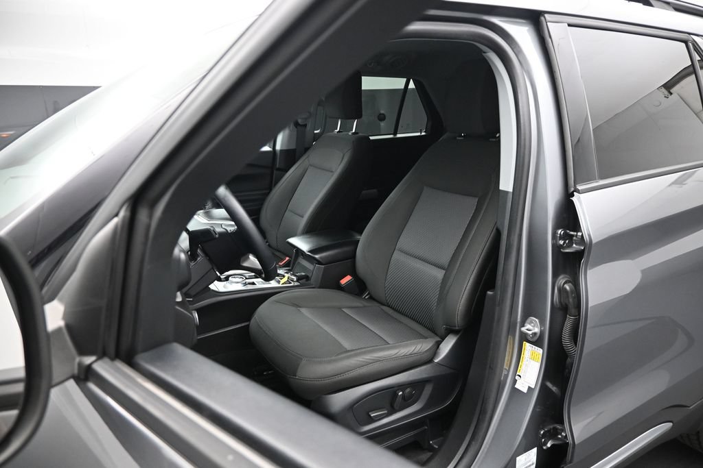 Used 2023 Ford Explorer XLT RWD image 8