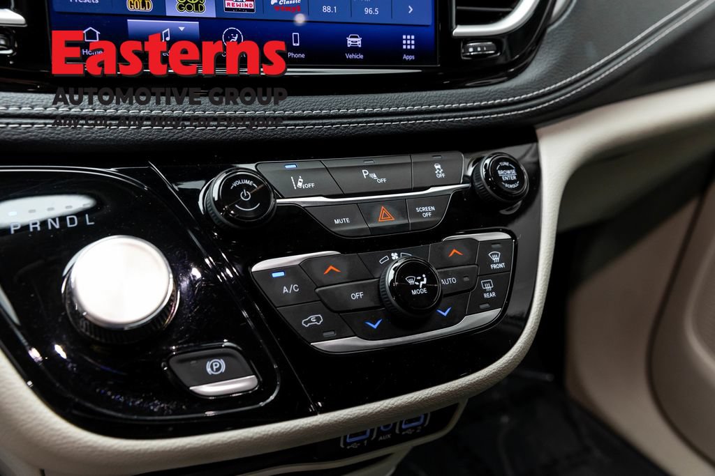 Used 2023 Chrysler Pacifica Touring-L FWD image 20