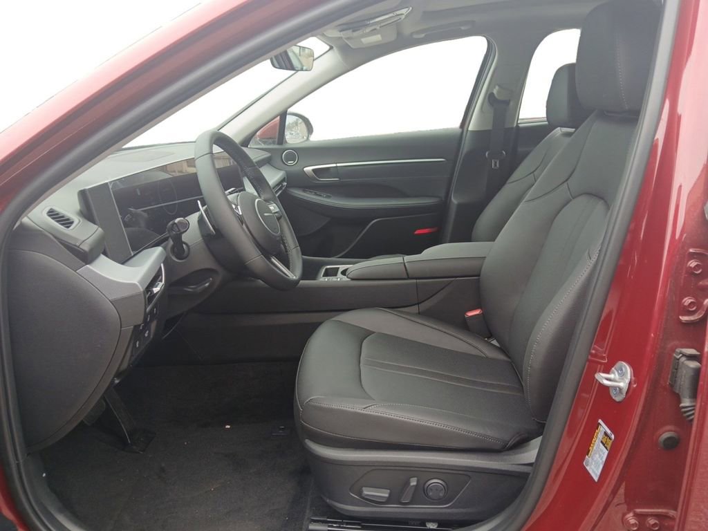 New 2025 Hyundai Sonata Limited image 9
