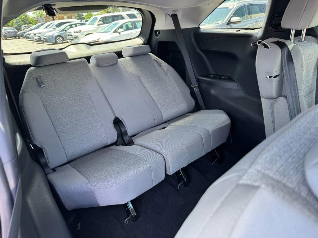 Used 2026 Toyota Sienna LE FWD image 14