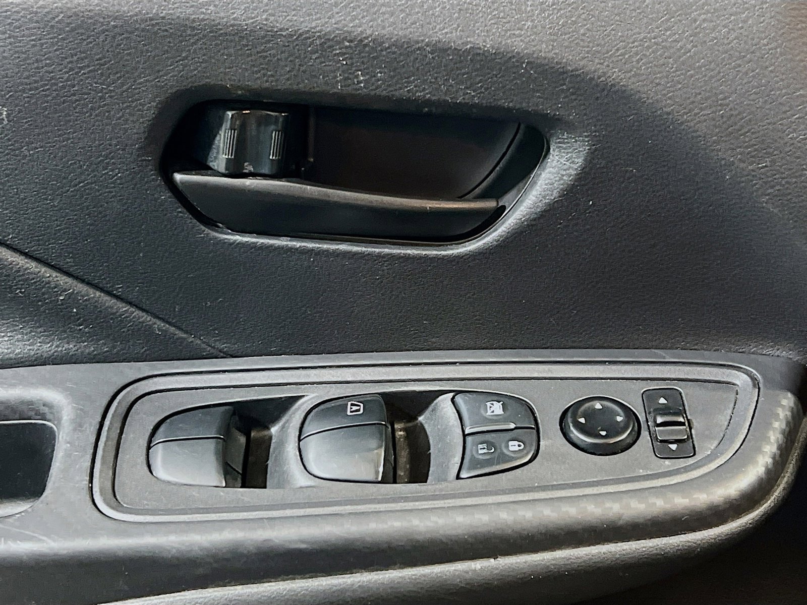 Used 2021 Nissan Versa S FWD image 13