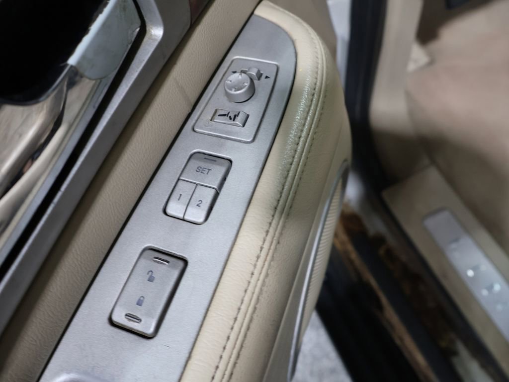 Used 2006 Lincoln Navigator Luxury image 22