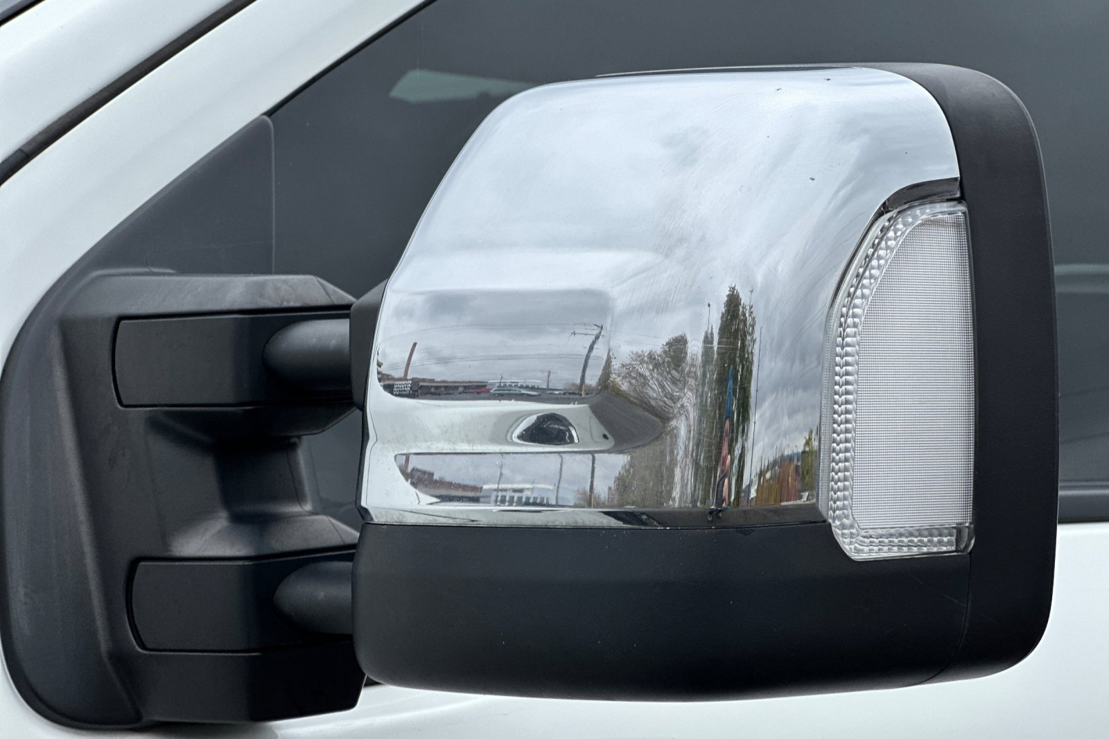 Used 2018 Nissan Titan SL w/ Chrome Package image 51