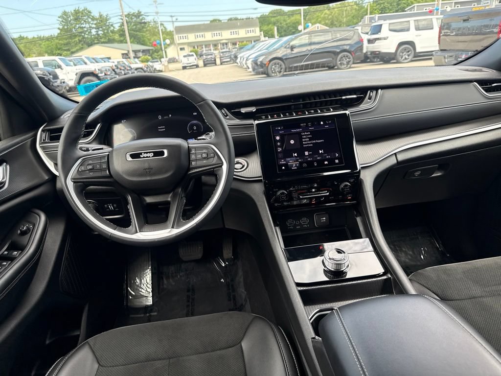 Certified 2024 Jeep Grand Cherokee Altitude AWD/4WD image 18