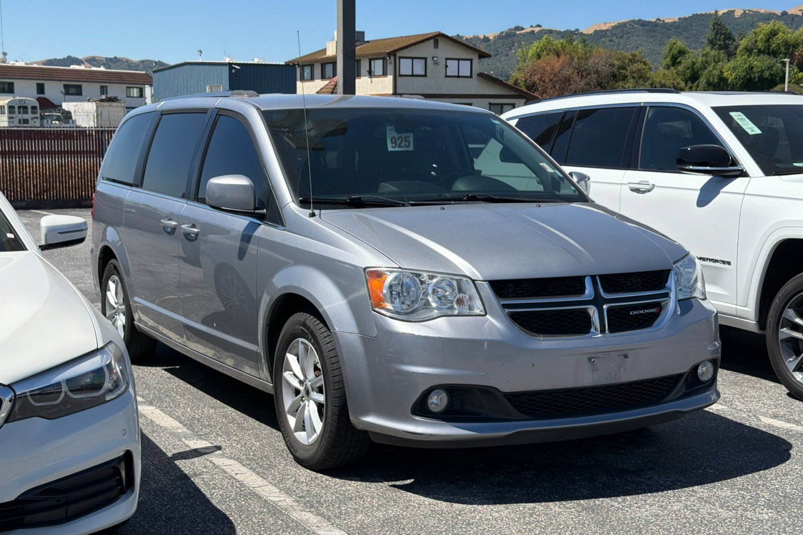 Used 2019 Dodge Grand Caravan SXT FWD image 2