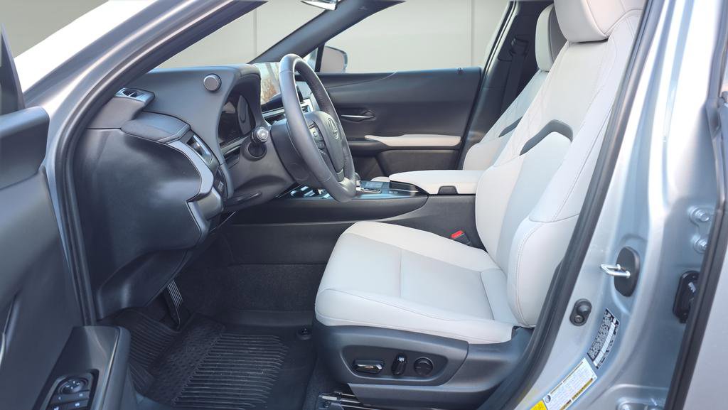 Used 2025 Lexus UX 300h AWD image 10