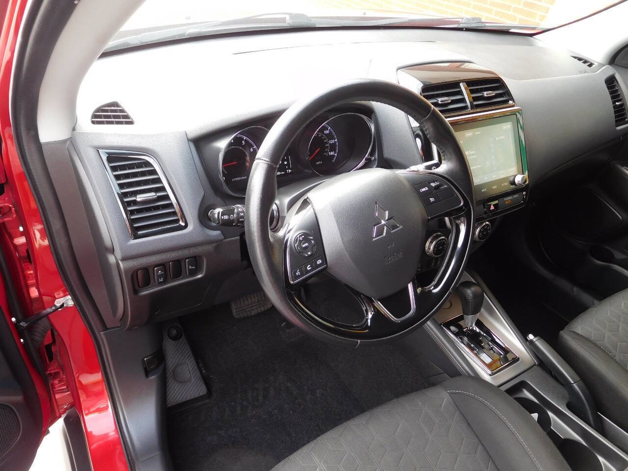 Used 2020 Mitsubishi Outlander Sport SE image 15